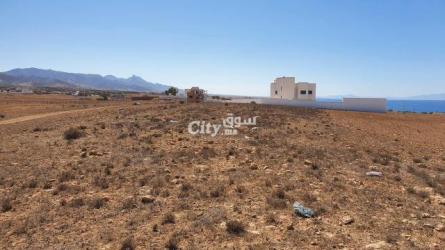 ارض للبيع توجد في موقع إستراتيجي تطل على البحر قرب La plage Rouge - 2