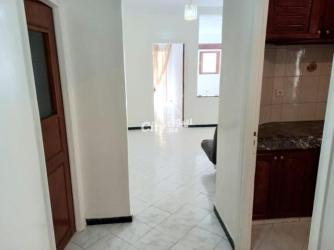 Apparemment à vendre - 8