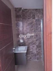 Apparemment à vendre - 2